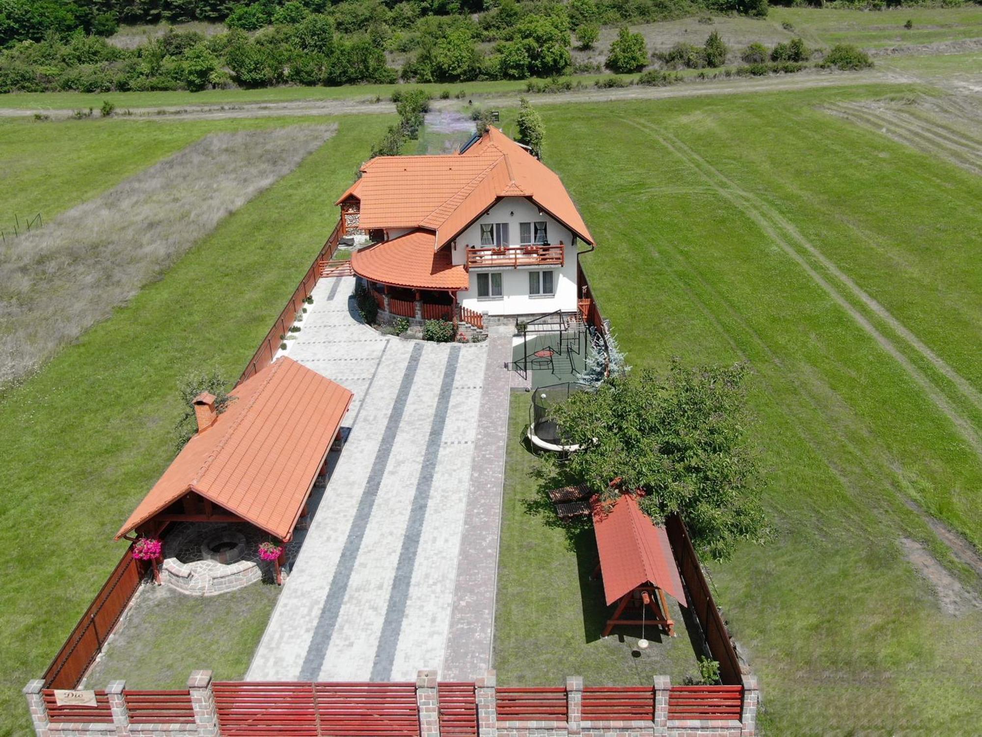 Dio Vendeghaz Hotel Прайд Екстериор снимка